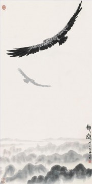 動物 Painting - 空の呉祖人鷲 1983 年古い中国の墨の鳥